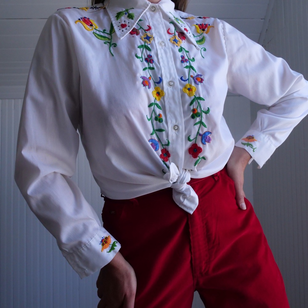 Fun vintage 70s Lady Margaret embroidered dagger collar button down shirt